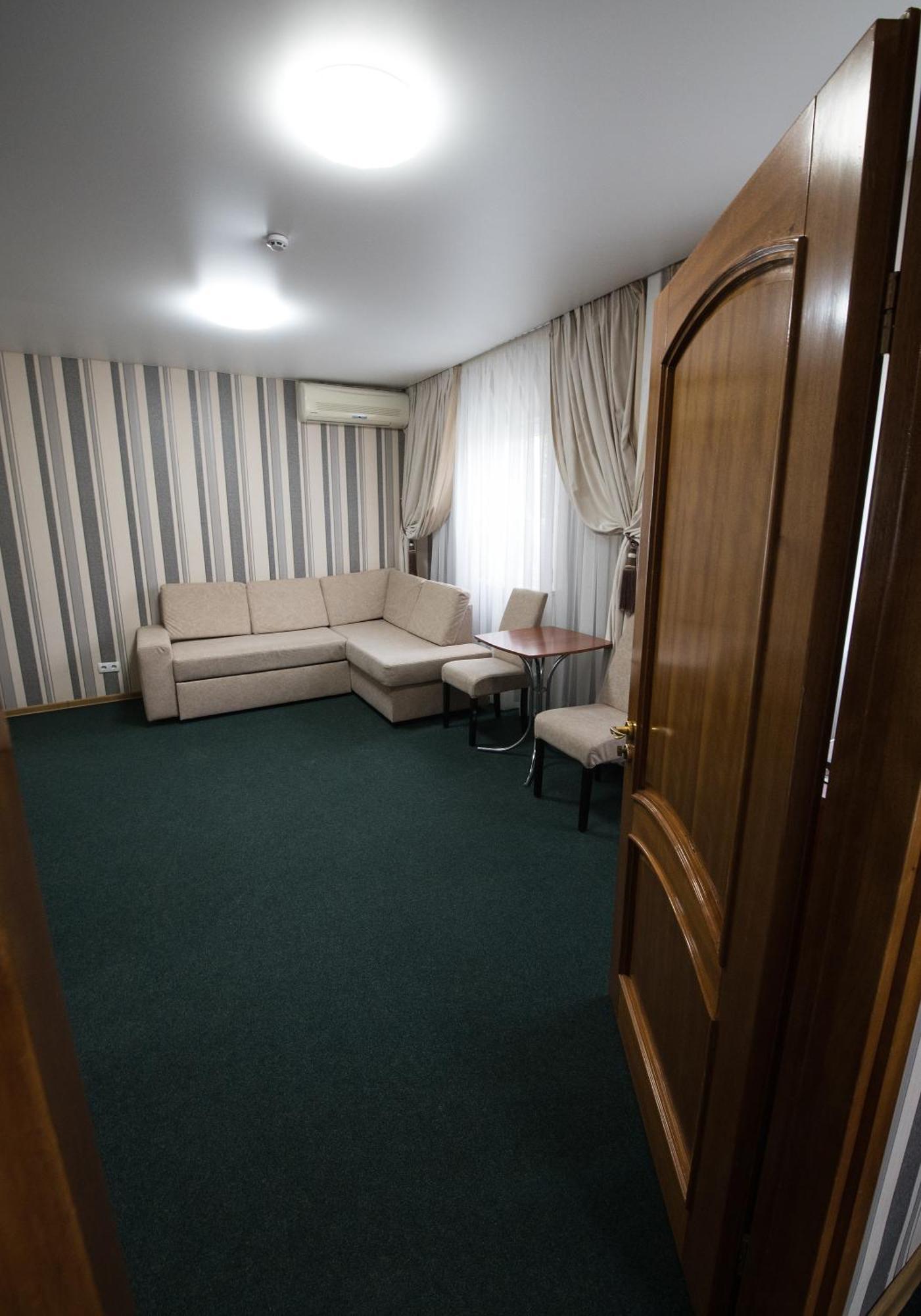 Hotel Lama 2 Kijów Zewnętrze zdjęcie